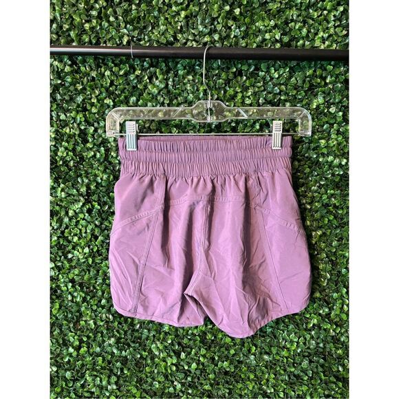 Lululemon Tracker Mid Rise Shorts Size 4 Purple - Picture 2 of 5